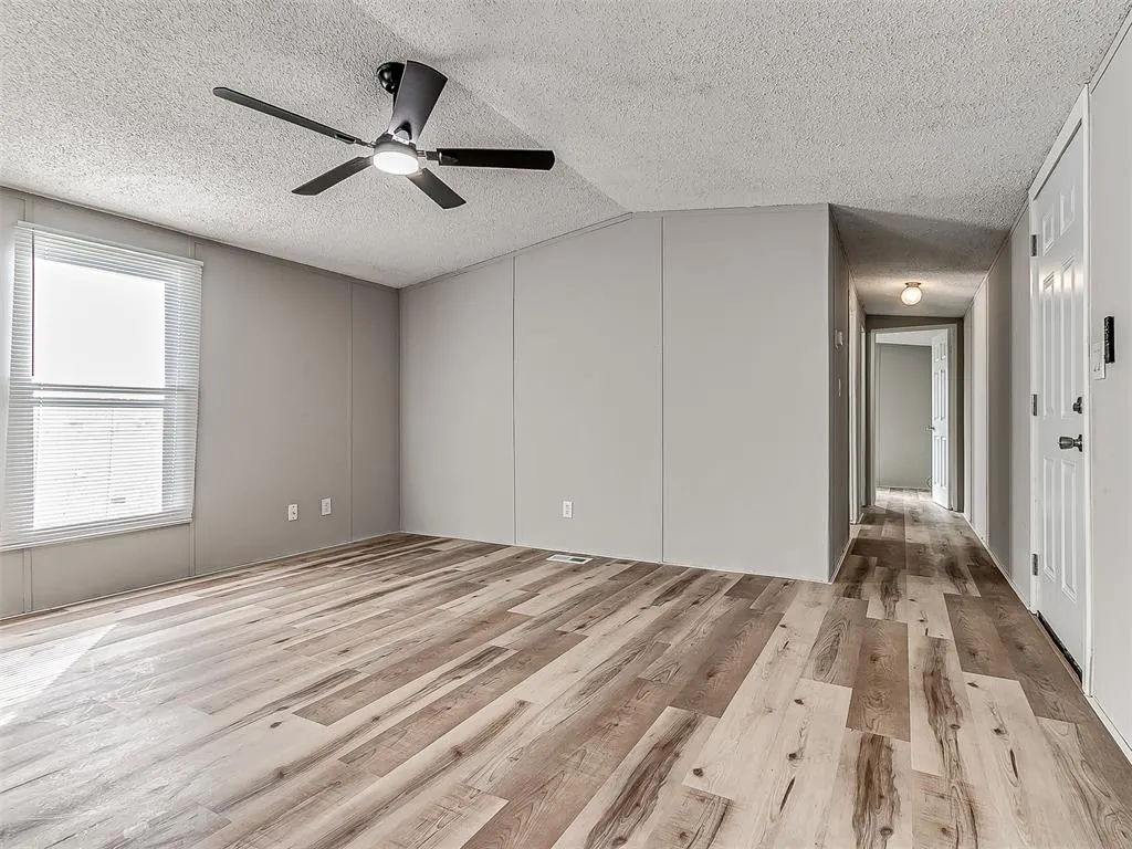 Photo 13 — 326 S Cherry Avenue, Union City, OK 73090