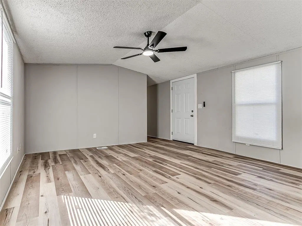 Photo 15 — 326 S Cherry Avenue, Union City, OK 73090