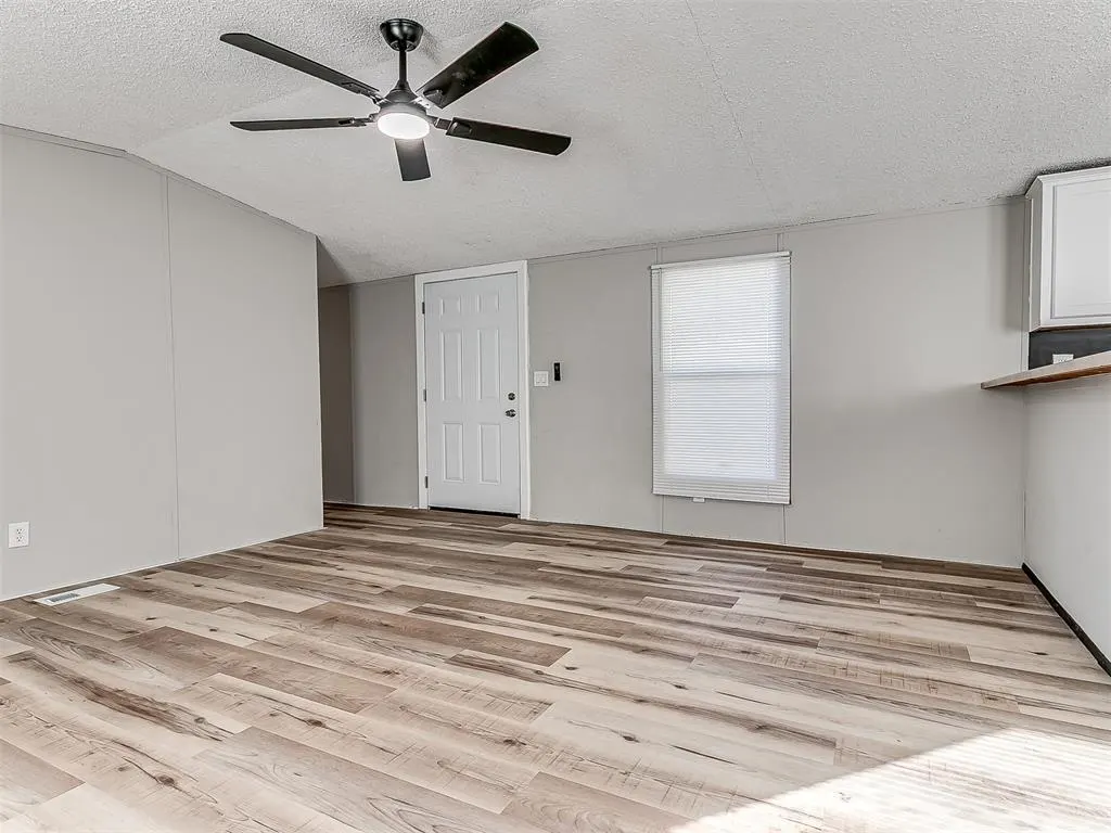 Photo 16 — 326 S Cherry Avenue, Union City, OK 73090