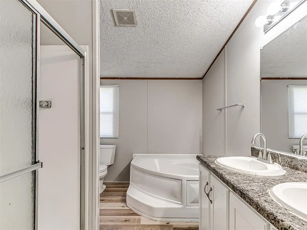 Photo 21 — 326 S Cherry Avenue, Union City, OK 73090