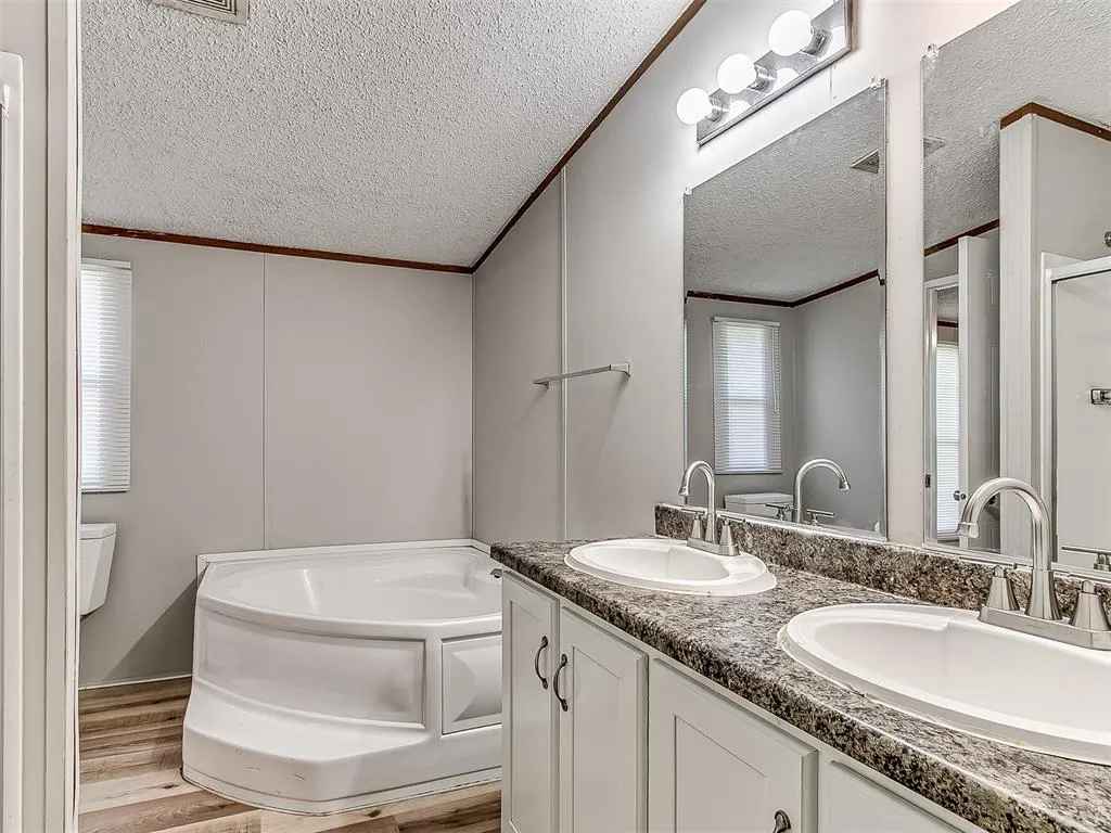 Photo 22 — 326 S Cherry Avenue, Union City, OK 73090