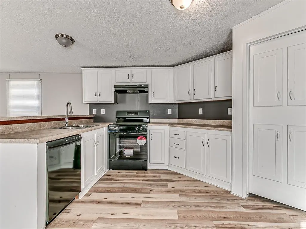Photo 27 — 326 S Cherry Avenue, Union City, OK 73090