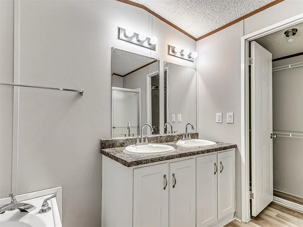 Photo 31 — 326 S Cherry Avenue, Union City, OK 73090