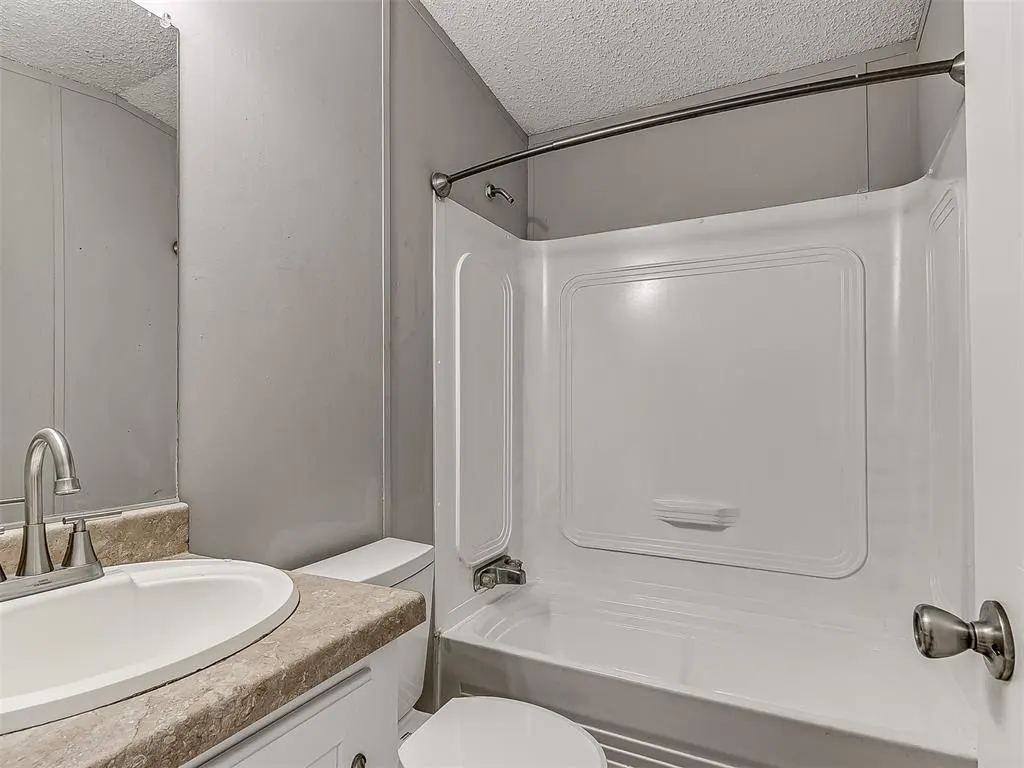 Photo 35 — 326 S Cherry Avenue, Union City, OK 73090