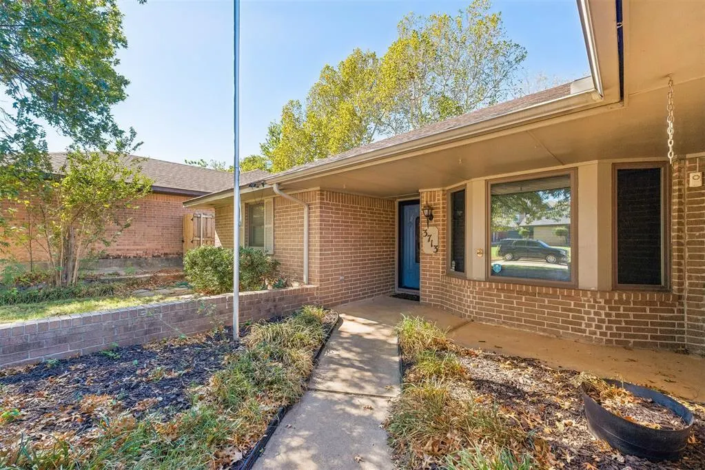 Photo 6 — 3713 Rolling Lane Circle, Midwest City, OK 73110