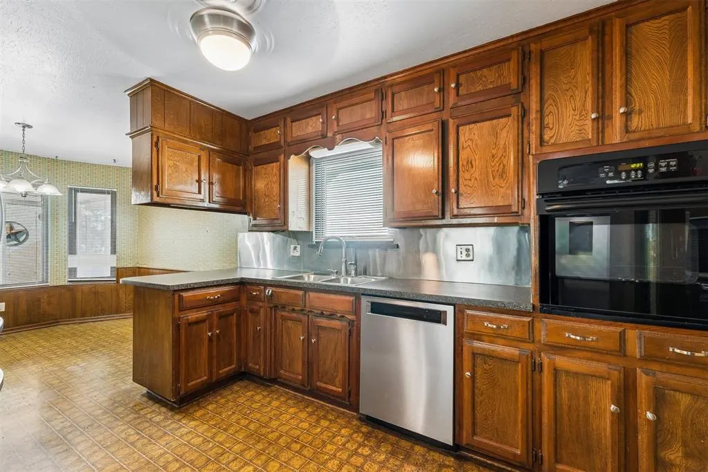 Photo 20 — 3713 Rolling Lane Circle, Midwest City, OK 73110