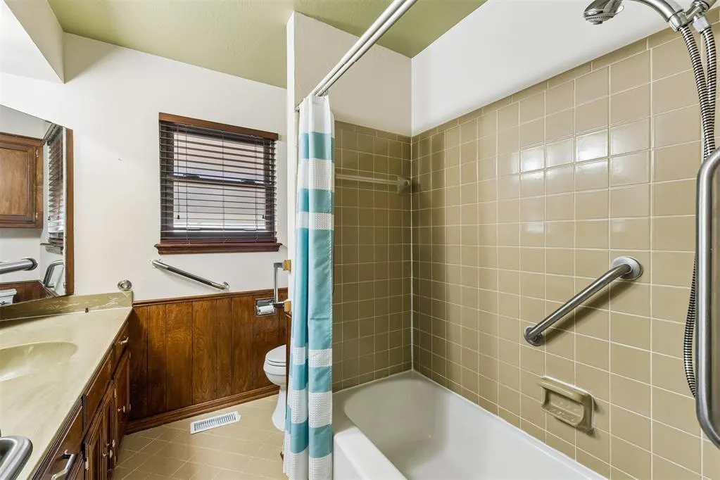 Photo 33 — 3713 Rolling Lane Circle, Midwest City, OK 73110