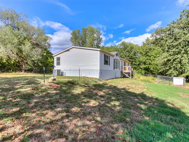 Photo 2 — 10300 Liberty Oak Drive, Oklahoma City, OK 73165