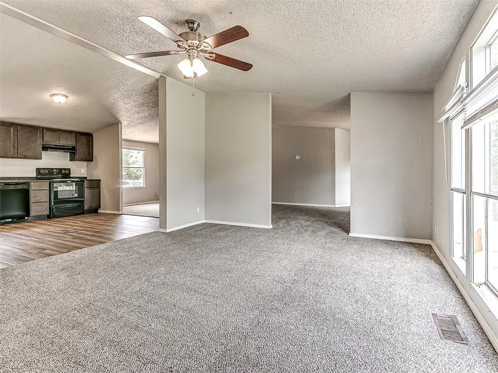 Photo 9 — 10300 Liberty Oak Drive, Oklahoma City, OK 73165