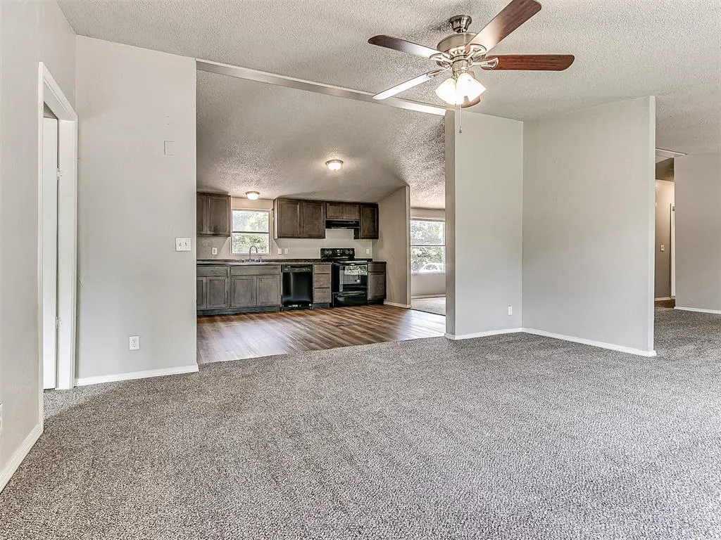 Photo 10 — 10300 Liberty Oak Drive, Oklahoma City, OK 73165