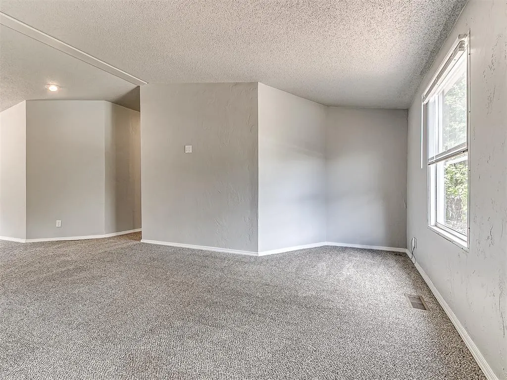 Photo 15 — 10300 Liberty Oak Drive, Oklahoma City, OK 73165