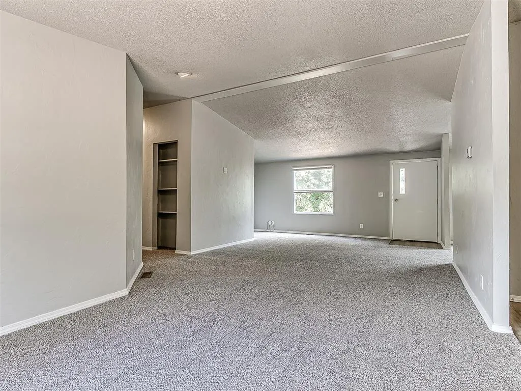 Photo 18 — 10300 Liberty Oak Drive, Oklahoma City, OK 73165