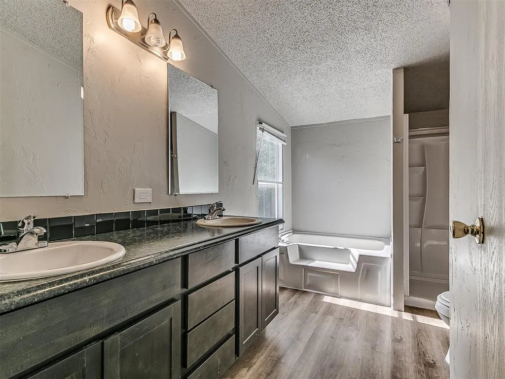 Photo 23 — 10300 Liberty Oak Drive, Oklahoma City, OK 73165