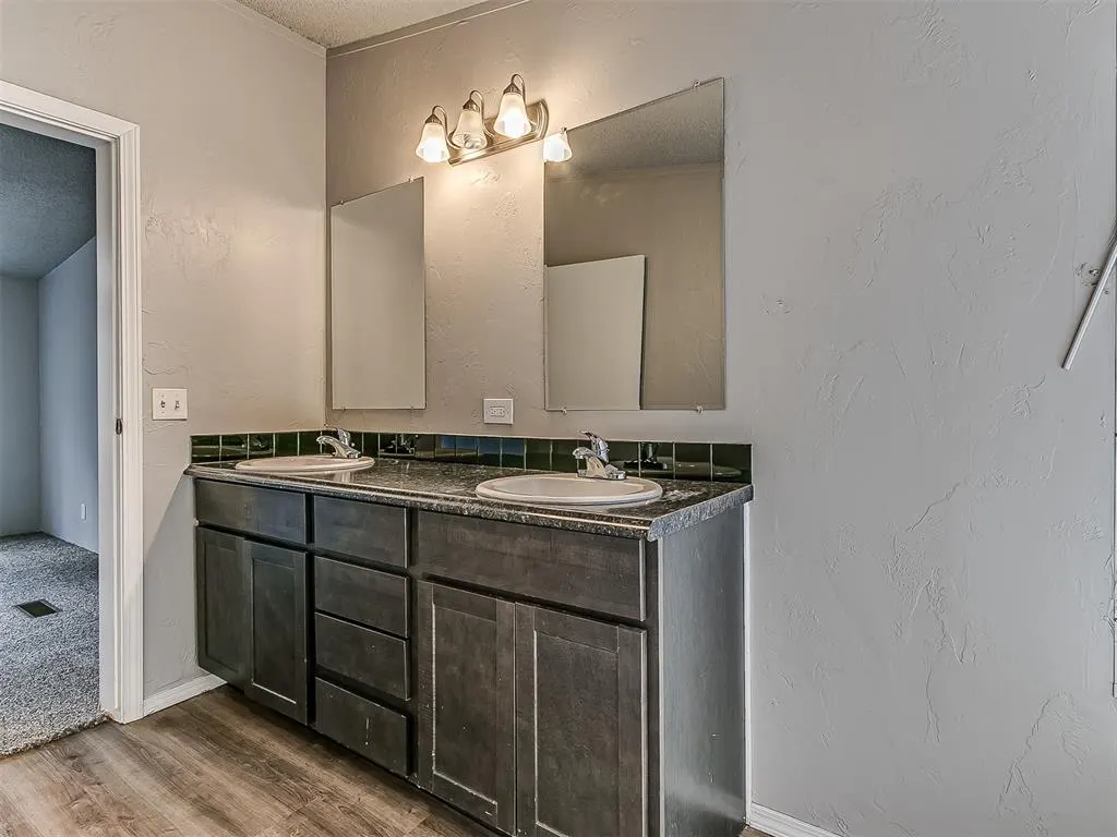 Photo 24 — 10300 Liberty Oak Drive, Oklahoma City, OK 73165