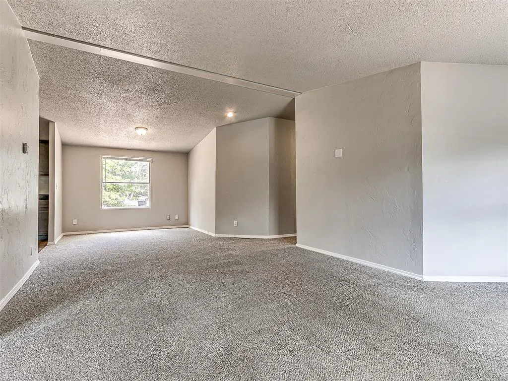 Photo 32 — 10300 Liberty Oak Drive, Oklahoma City, OK 73165
