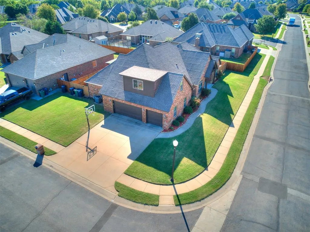 Photo 2 — 4712 SW 124th Place, Oklahoma City, OK 73173