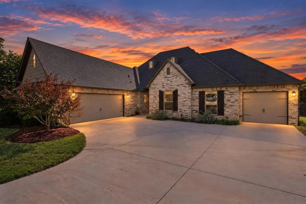 Front exterior — 3407 Rustic Hollow, Guthrie, OK 73044