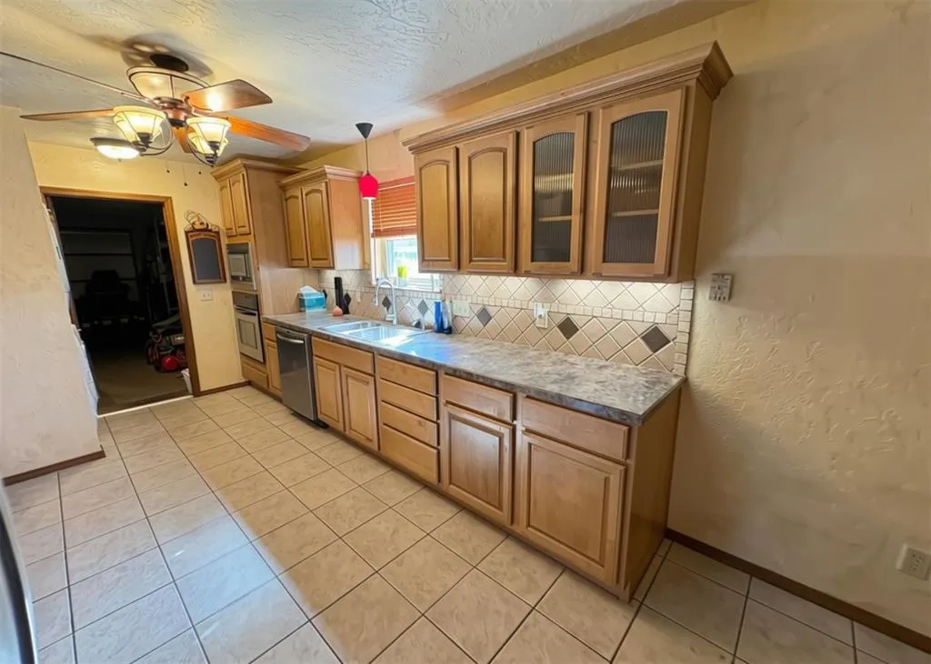 Photo 3 — 211 Magnolia Avenue, Elk City, OK 73644