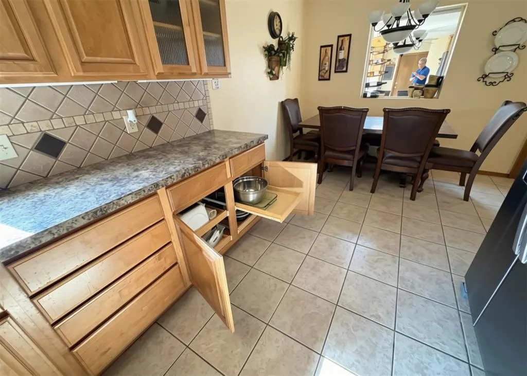 Photo 5 — 211 Magnolia Avenue, Elk City, OK 73644