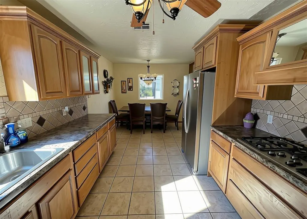 Photo 11 — 211 Magnolia Avenue, Elk City, OK 73644