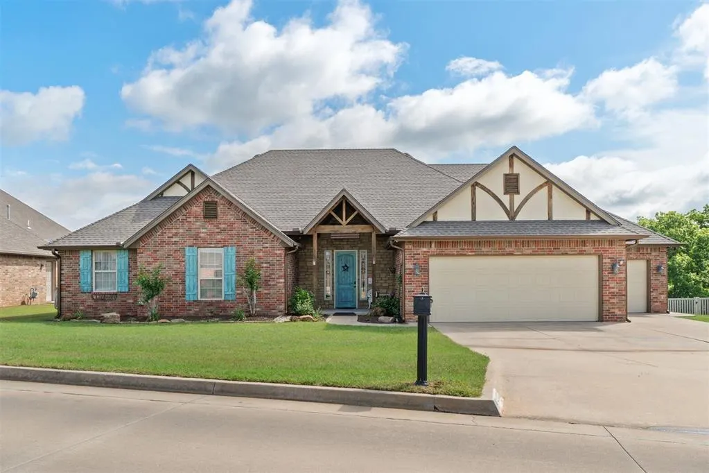 Front exterior — 2528 E Bradley Street, Shawnee, OK 74804