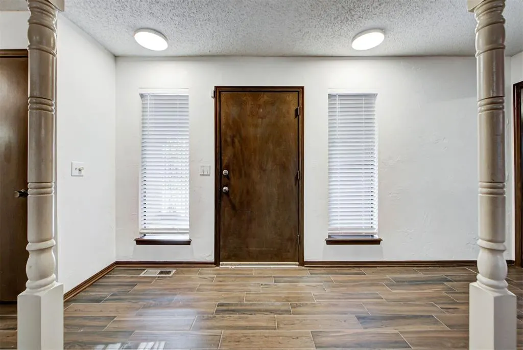 Photo 7 — 11044 Folkstone Drive, Yukon, OK 73099