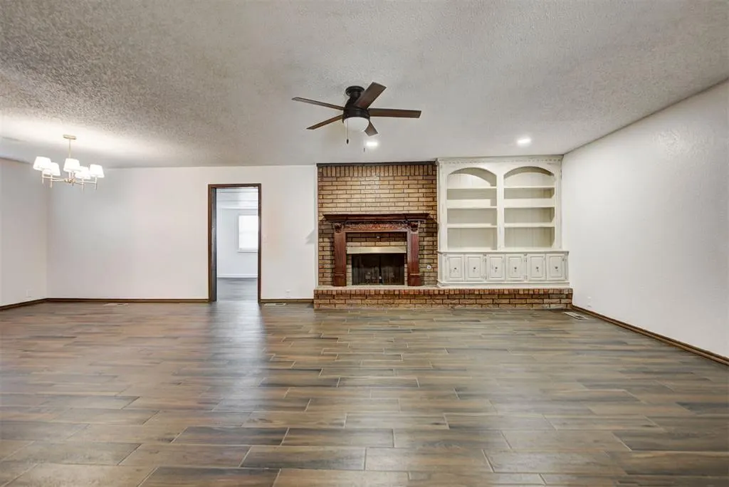 Photo 8 — 11044 Folkstone Drive, Yukon, OK 73099