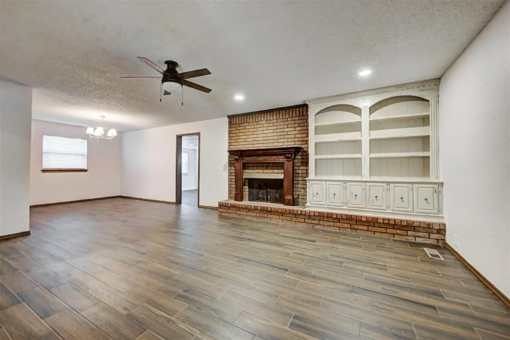 Photo 9 — 11044 Folkstone Drive, Yukon, OK 73099