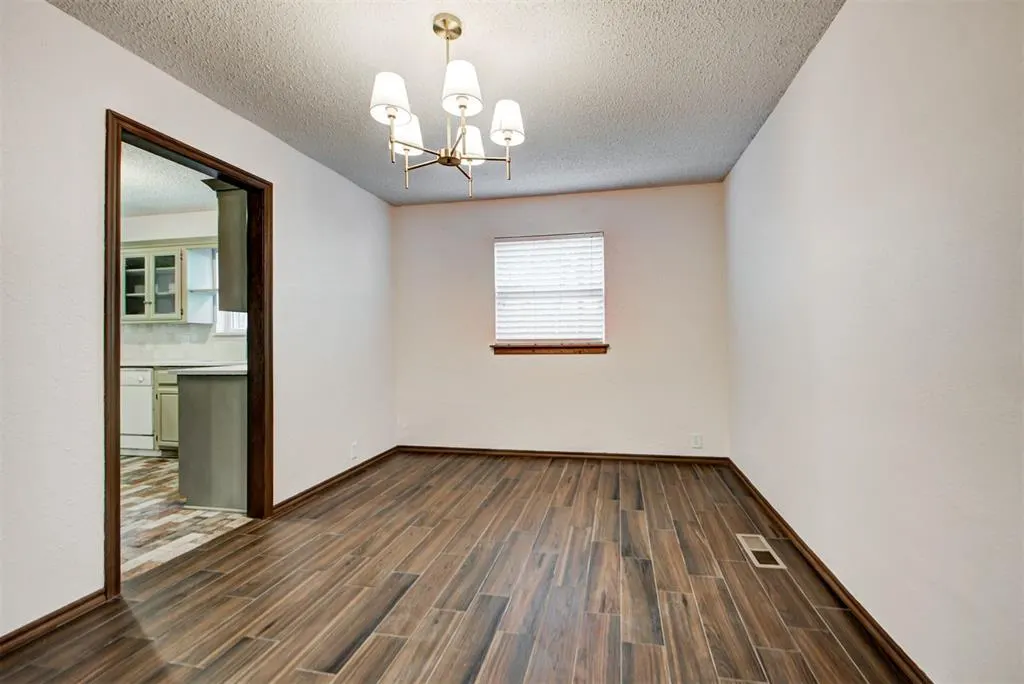 Photo 14 — 11044 Folkstone Drive, Yukon, OK 73099