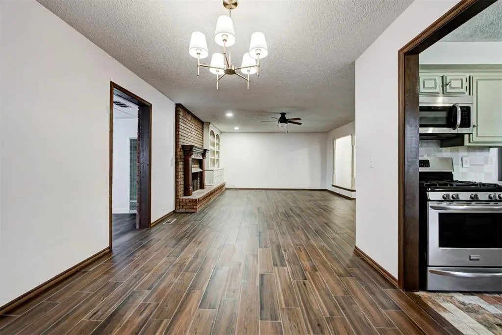 Photo 15 — 11044 Folkstone Drive, Yukon, OK 73099