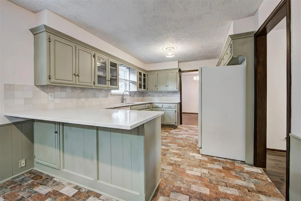 Photo 17 — 11044 Folkstone Drive, Yukon, OK 73099