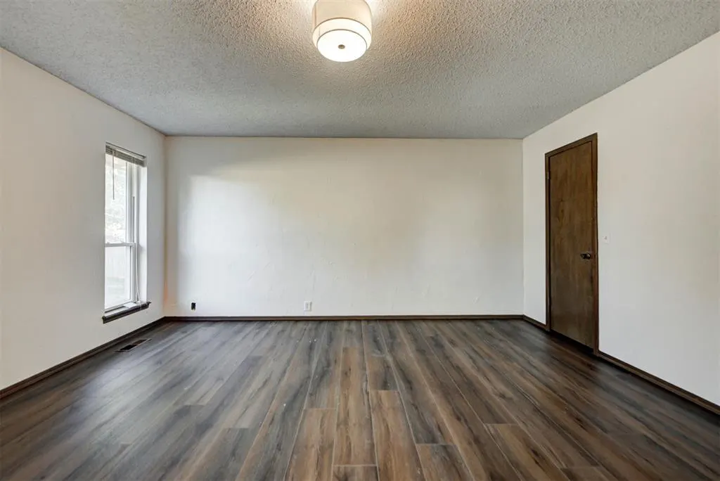 Photo 31 — 11044 Folkstone Drive, Yukon, OK 73099