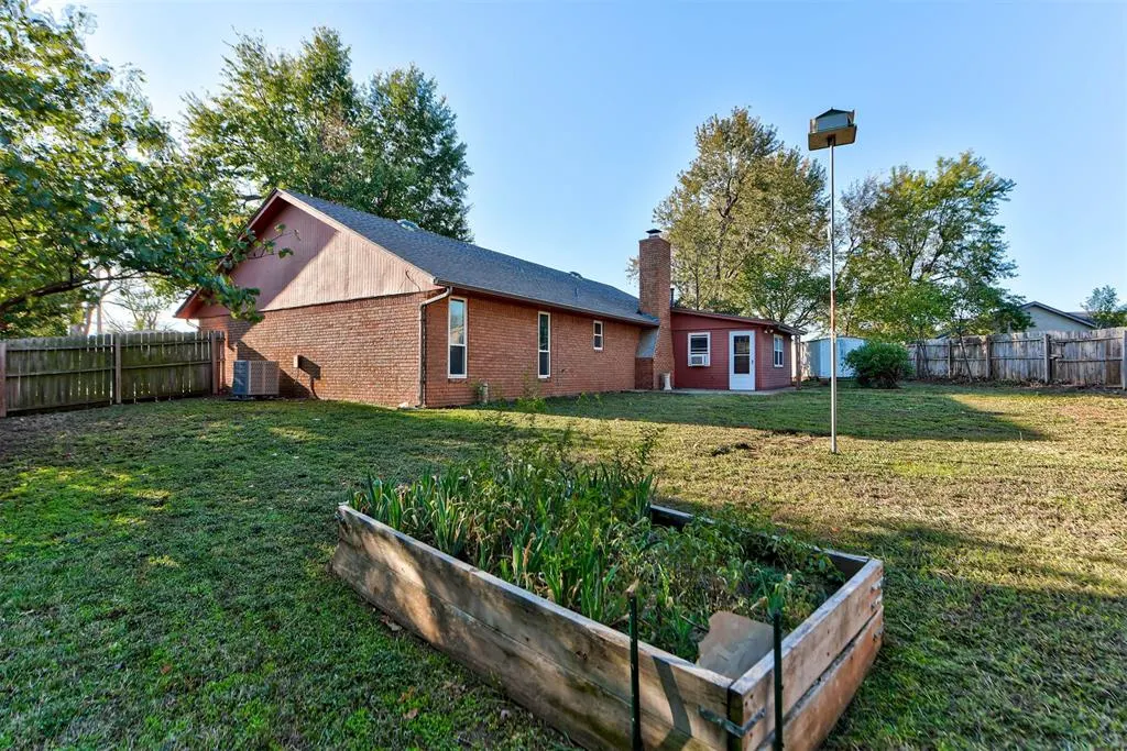 Photo 50 — 11044 Folkstone Drive, Yukon, OK 73099