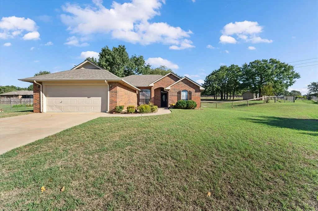 Front exterior — 5424 Fawn Run, Guthrie, OK 73044