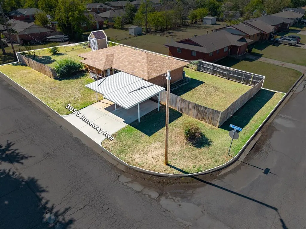 Photo 2 — 305 S Janeway Avenue, Moore, OK 73160