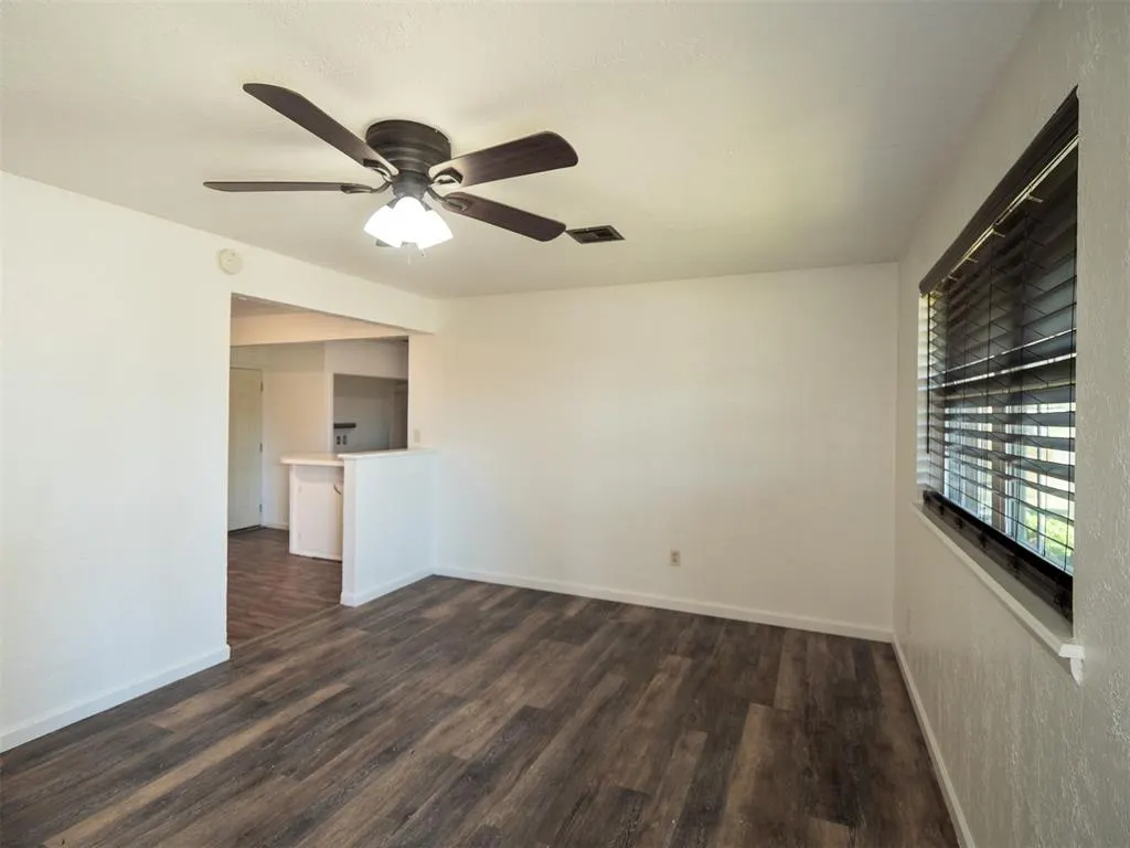 Photo 3 — 305 S Janeway Avenue, Moore, OK 73160