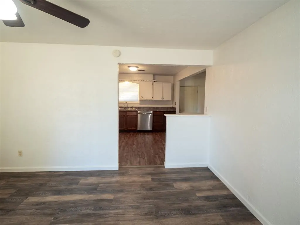 Photo 5 — 305 S Janeway Avenue, Moore, OK 73160