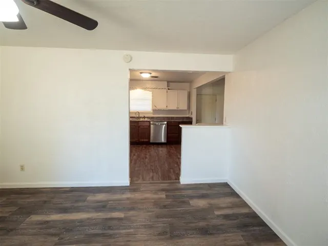 Photo 5 — 305 S Janeway Avenue, Moore, OK 73160