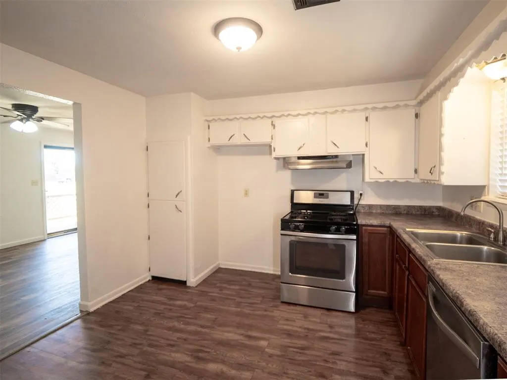 Photo 6 — 305 S Janeway Avenue, Moore, OK 73160