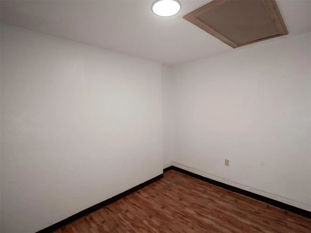 Photo 14 — 305 S Janeway Avenue, Moore, OK 73160