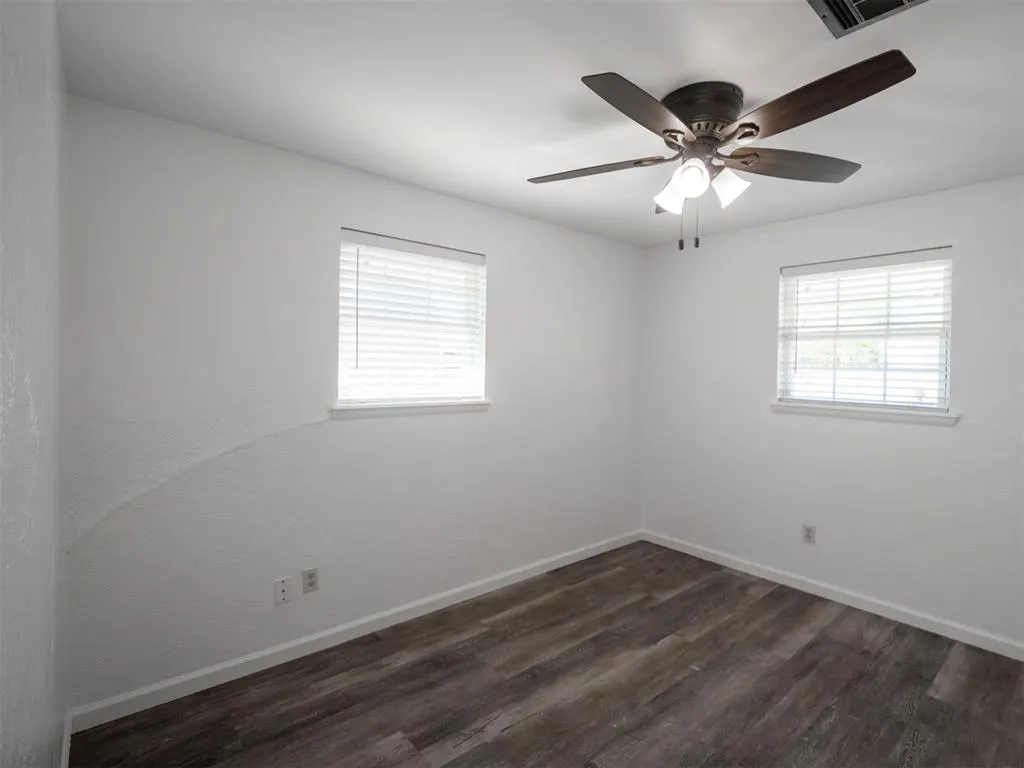 Photo 17 — 305 S Janeway Avenue, Moore, OK 73160
