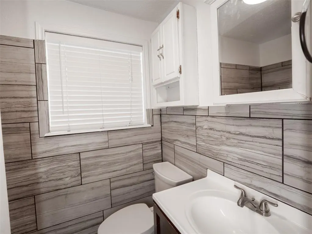 Photo 19 — 305 S Janeway Avenue, Moore, OK 73160
