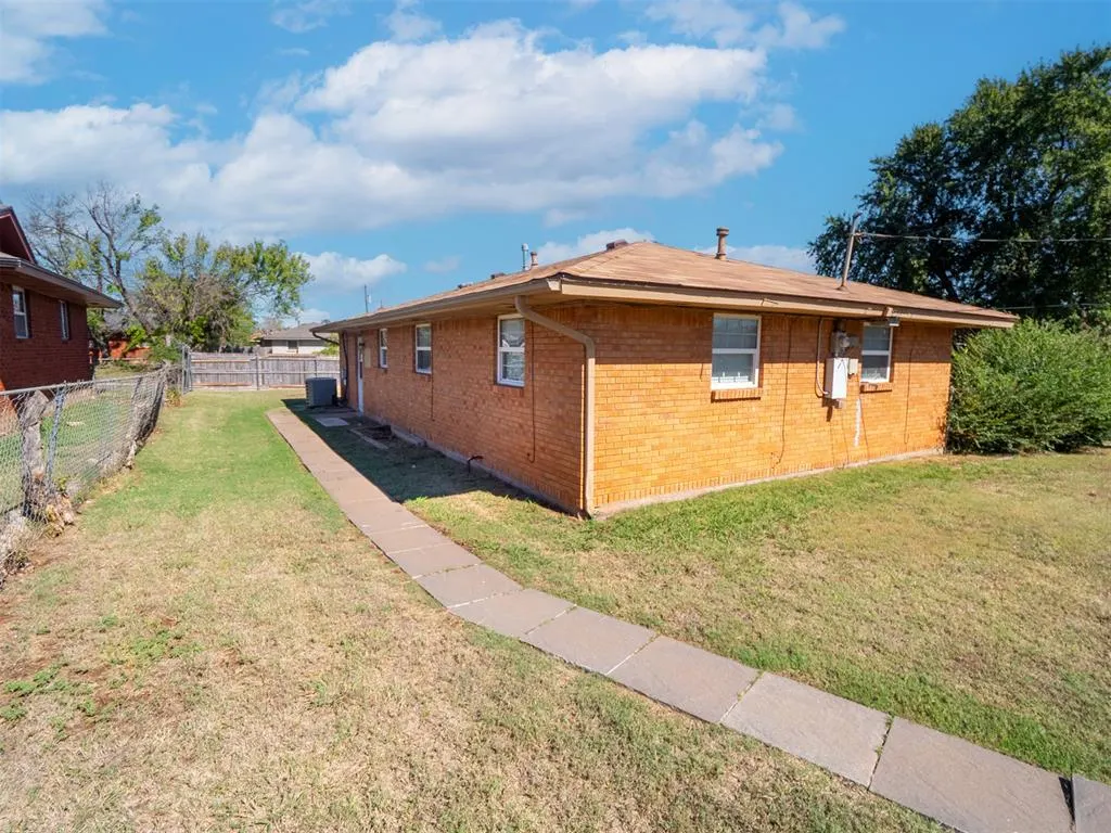 Photo 29 — 305 S Janeway Avenue, Moore, OK 73160