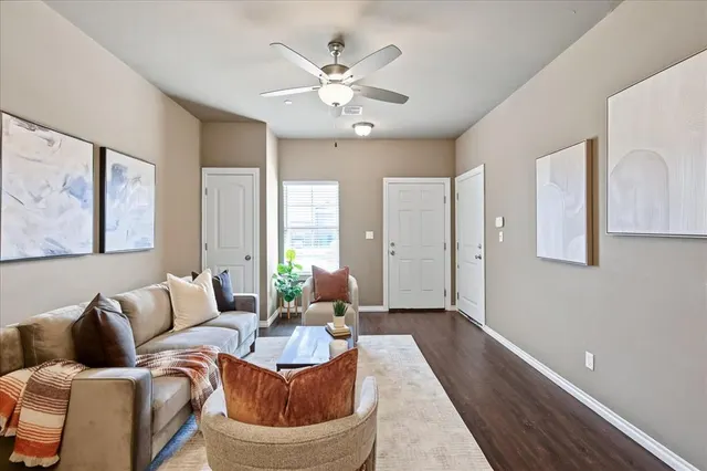 Photo 6 — 909 SW 91st Street, Oklahoma City, OK 73139
