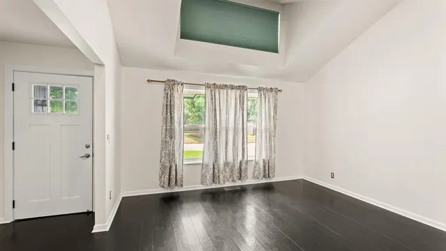 Photo 6 — 6504 N Omaha Avenue, Oklahoma City, OK 73116