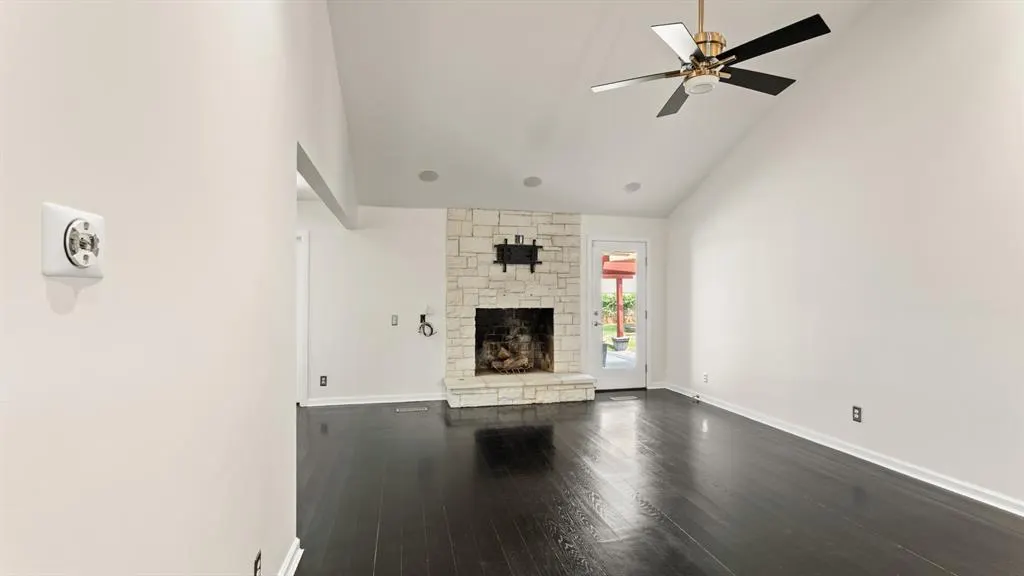Photo 9 — 6504 N Omaha Avenue, Oklahoma City, OK 73116