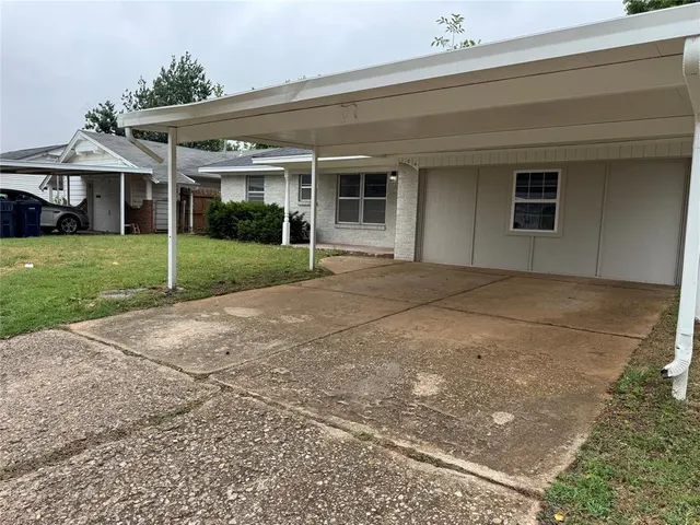 Photo 2 — 104 SW 50th Street, Oklahoma City, OK 73109