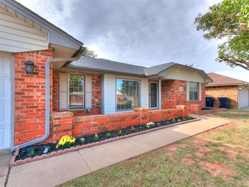 Photo 3 — 11913 Sylvester Drive, Oklahoma City, OK 73162