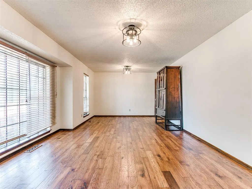 Photo 5 — 11913 Sylvester Drive, Oklahoma City, OK 73162