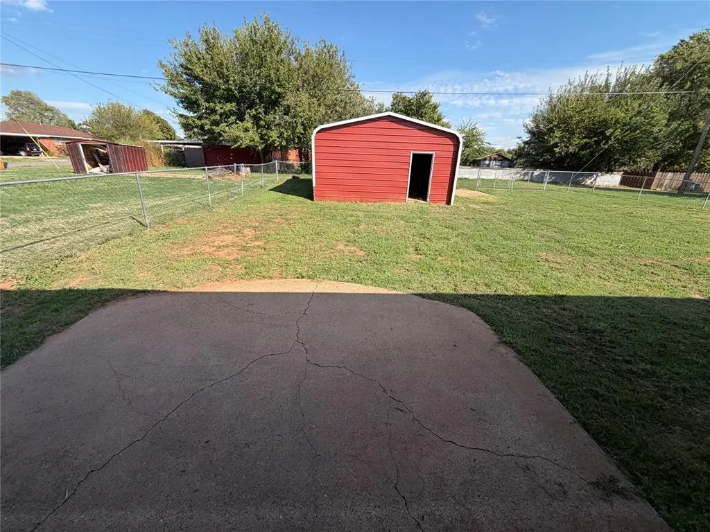 Photo 19 — 202 S Locust Street, Seiling, OK 73663